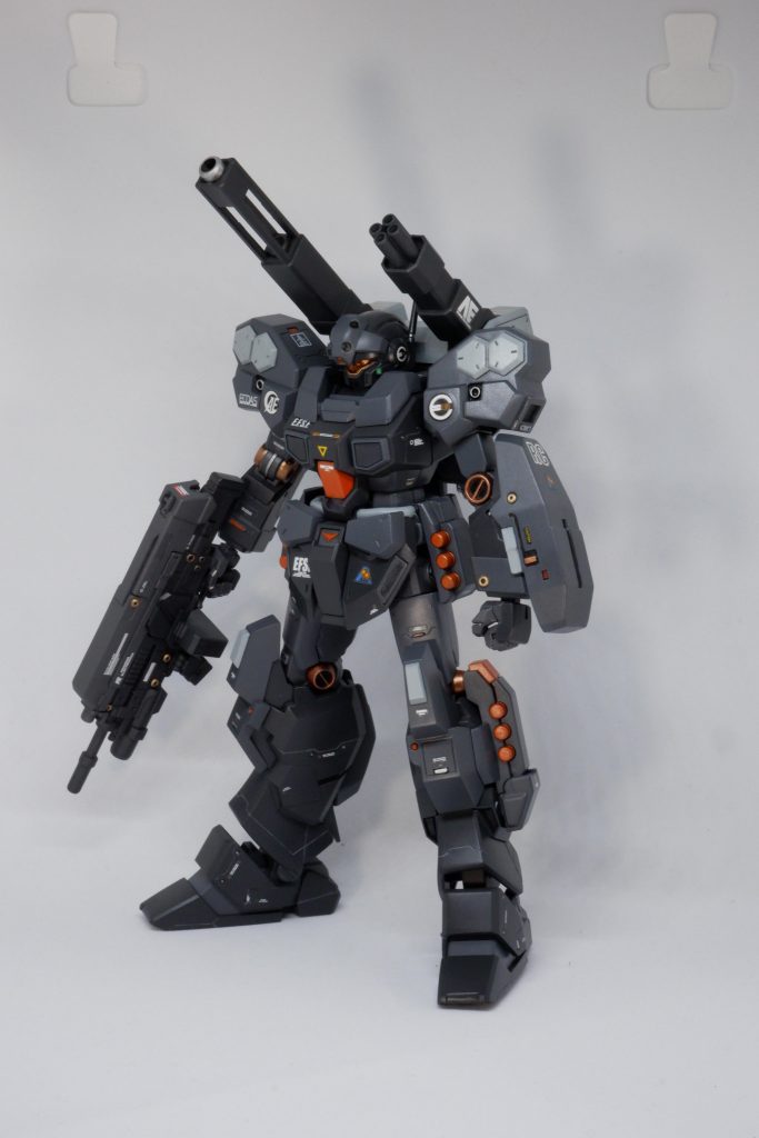 ユニコーンガンダム専用の支援機ということで「あまり目立たせず強そう感を出す」ことをテーマに作りました。クレオスのスーパーメタリック新色3色使ってみましたが、かなりいいですコレ。