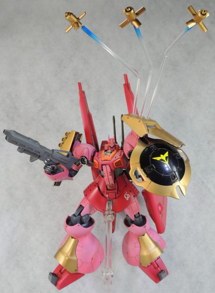 初期テストしかしていない、新型のファンネルを射出する様子を再現しました。2mmΦ透明プラ棒を熱で曲げ、部分的にクリアブルーを吹き付けてファンネルの噴射を表現してみました。