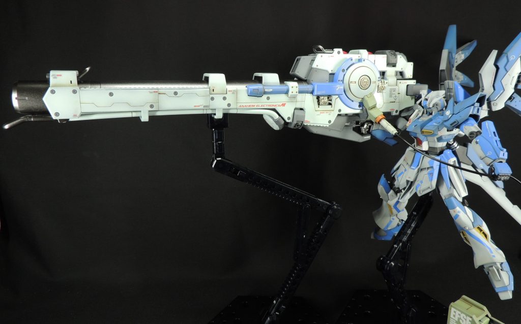 ディスプレイはキット付属の台座2基を使用しています。