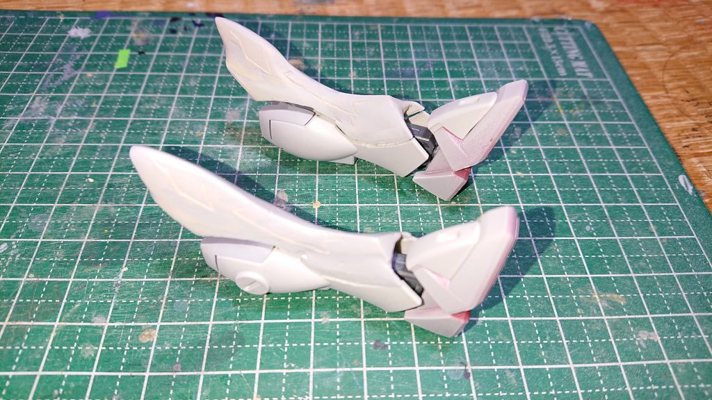 パテによるスネの曲線の表現には特に気を遣いました。