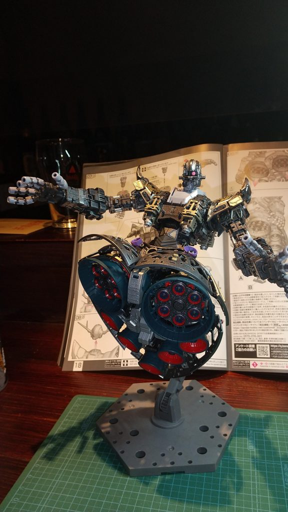 フレームも塗り分けガンメタル、ライトガンメタル、チタンフレームなどで、撮影下手で分かりにくいですがバーニアには細かいメタルパーツ入れてます！