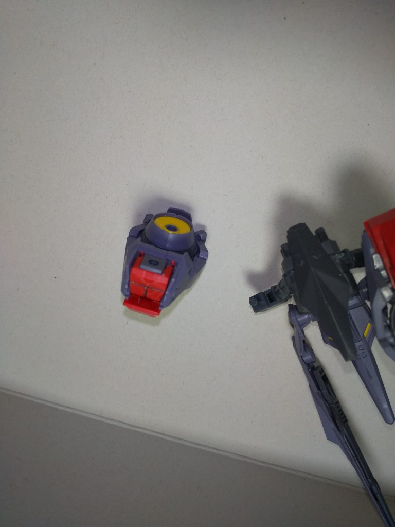 ジェミナス０１をメンテしてたら、肩のジョイントがもげてしまい、なら改造に使おうと発想の転換、バックパック部分の接続に使用してます