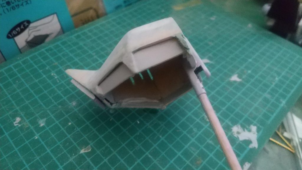 この肩はブラ板から作成していますがもう何回作ったか覚えていません