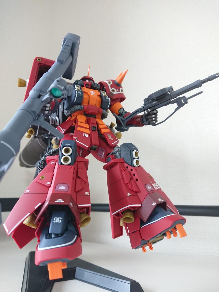 コロニーの壁に着陸しそうな場面