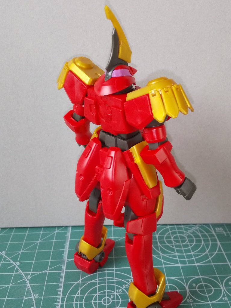 バックショット商品の個体差なのか、肩アーマーに整形ラインが出まっくってる