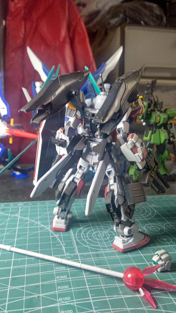 背面です。個人的にはブレイズ・ザクファントムの大型ブースターが一年戦争のアナハイム開発系統の感じにマッチングしたと思ってます。プロペラントタンクで、インパクトが増せたのはすごくよかったです。