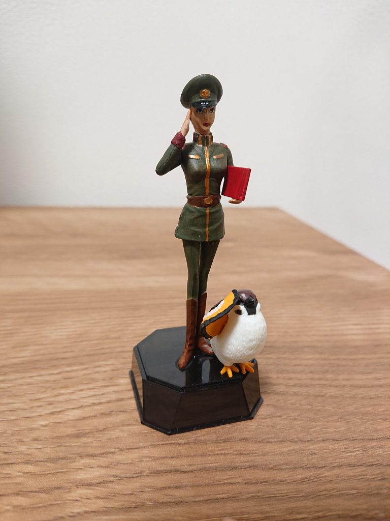 家にある敬礼してる雀と一緒に♪ (゜ _   ゜)ゝビシ(・▲・)ゝビシ