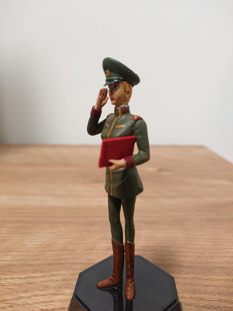 持ってる赤いファイルは粛清者のリストという設定。冷たい目の塗装を心がけたつもり