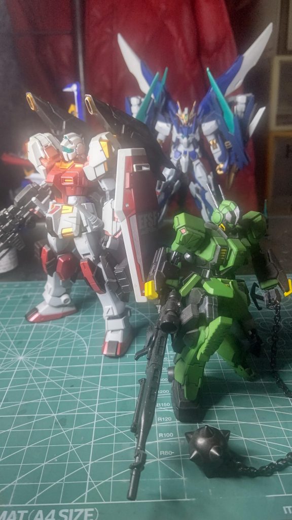 前に作った、『陸戦型ガンダム スナイパー・カスタム』、略して、『ガン・スナイパー』との2ショットです。一応、同じ部隊の2番機がガン・スナイパーという設定です。