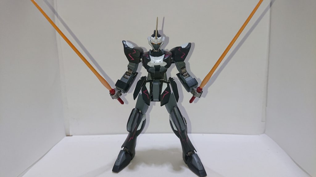 勢いで本体を作ってしまったため、武器は今のところビームサーベルのみです;