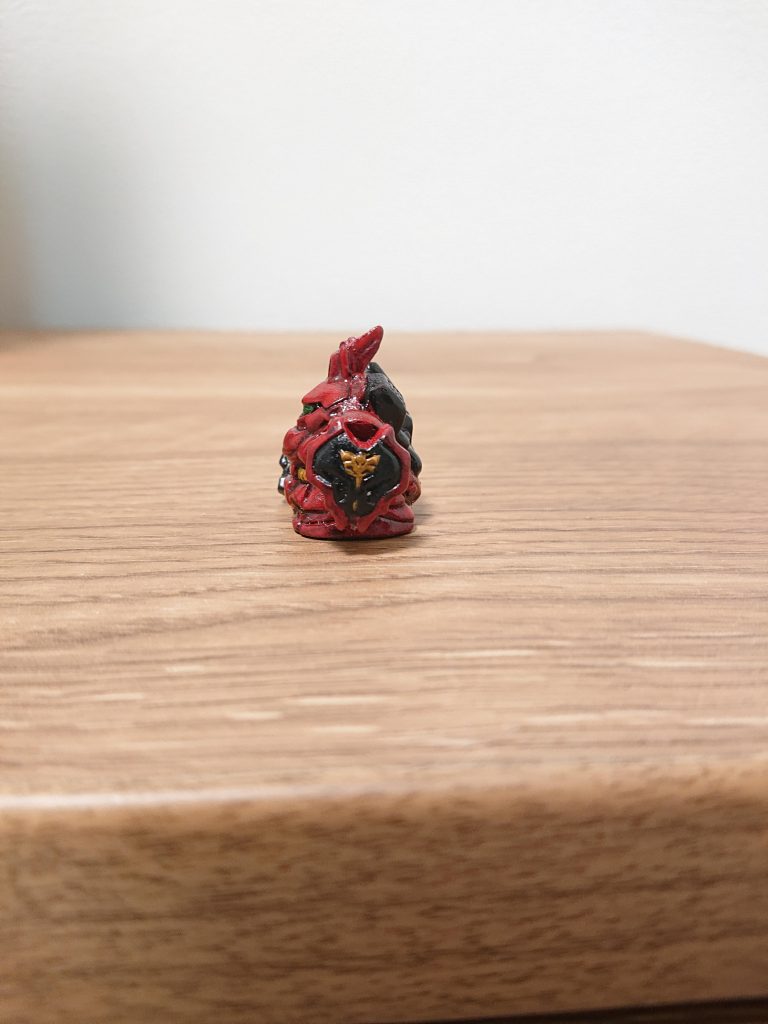 盾のネオジオンのマークもしっかりモールドされている。