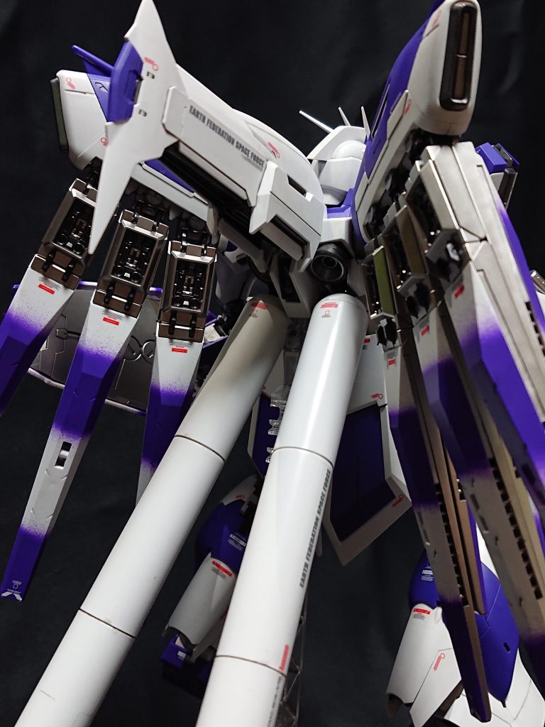 メタリック色系は、関節部分にメタル塗料を使用しているので金属感がイイのですが、ツルツルになってしまい保持力がマイナスで軟化してしまいました。可動部分には不向きな塗料ですね〜