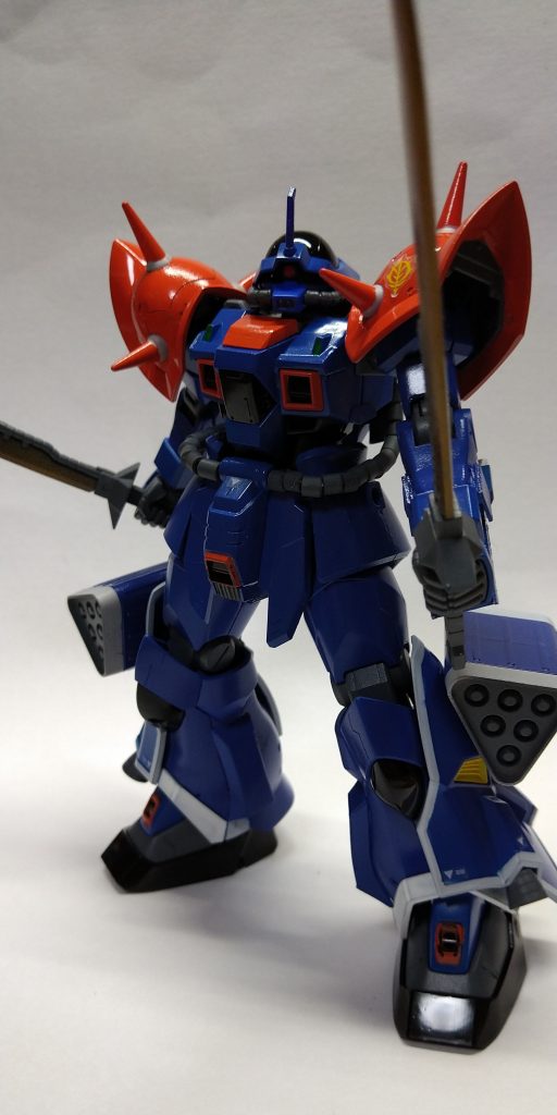 漫画「機動戦士ガンダム外伝 THE BLUE DESTINY」2巻の表紙絵のポーズで。