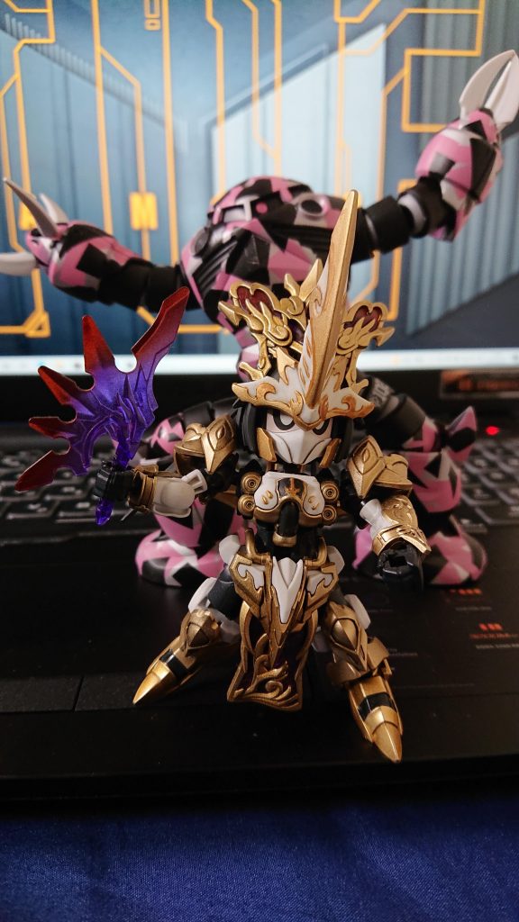 クリアパーツは、クリアオレンジで塗装してます。いやーどこか、マリーダさんぽい。