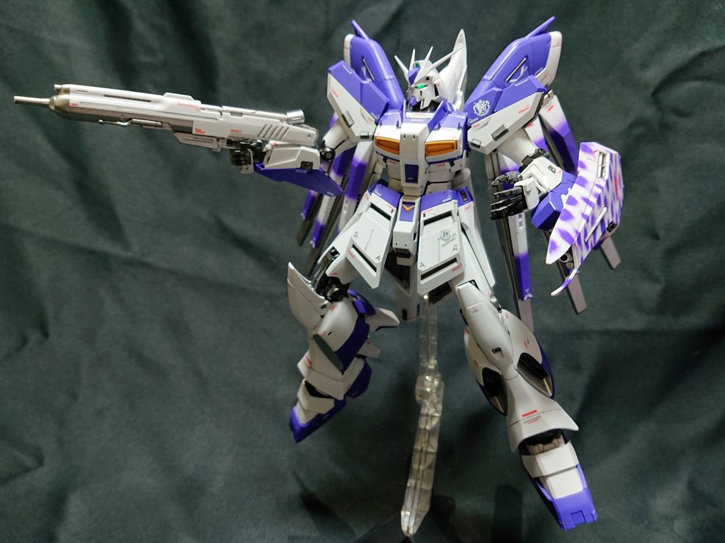 このMGは電飾が仕込めるのと、指の可動が細かいところが好きです。