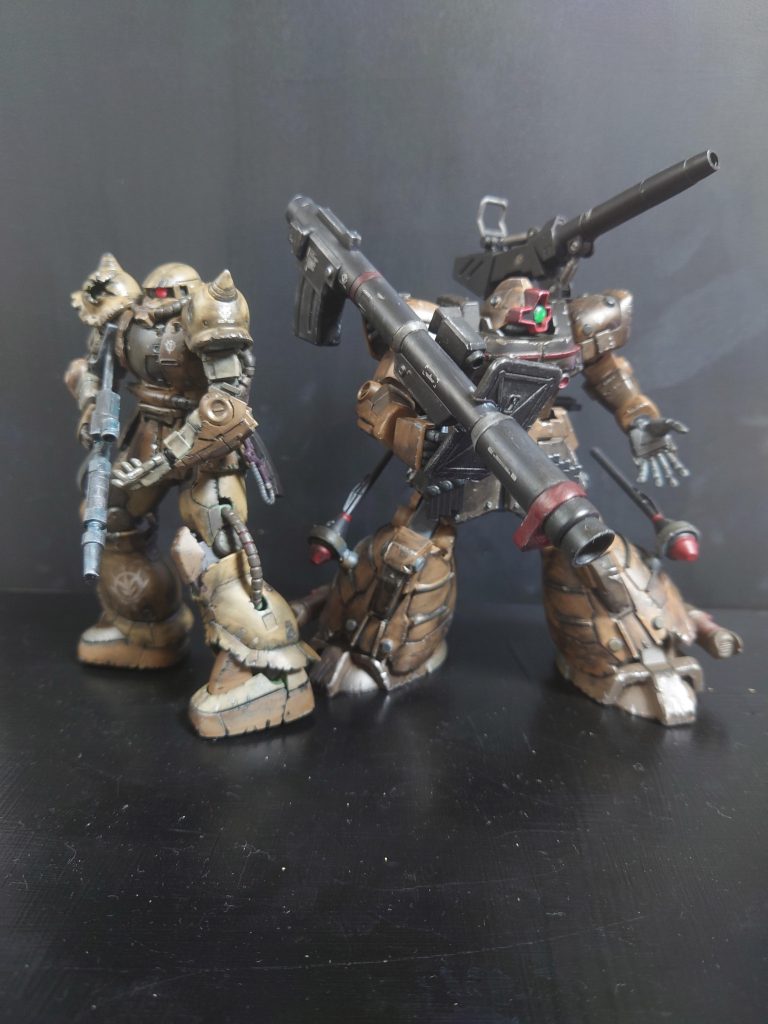 01号機のザクとツーショット。