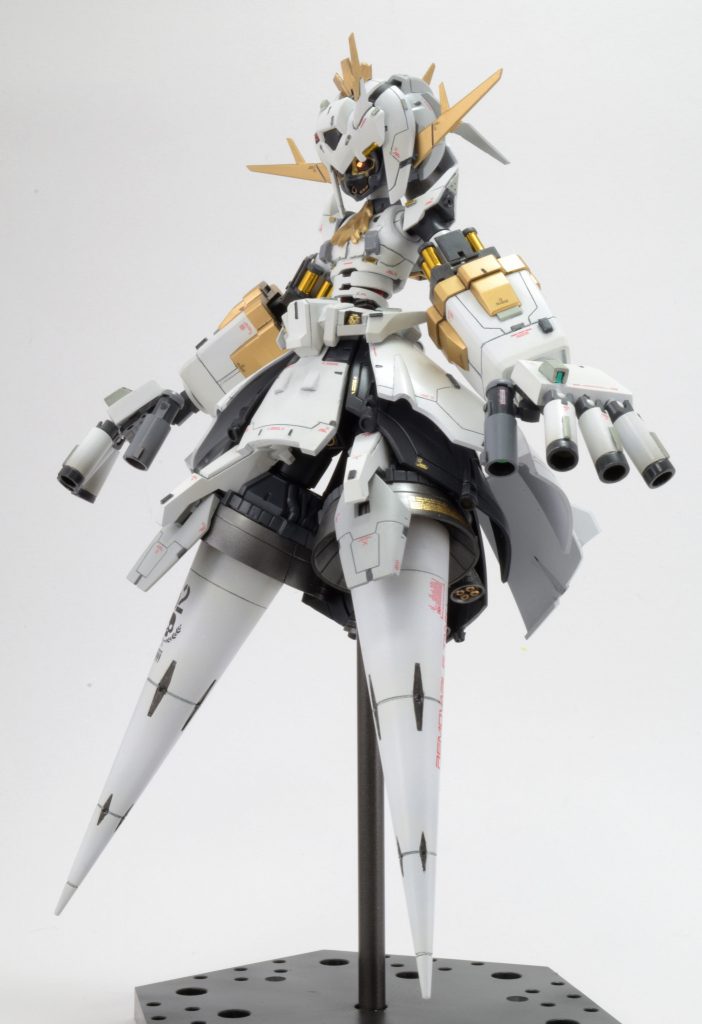 シュツルム・ブースター装着した強襲形態。