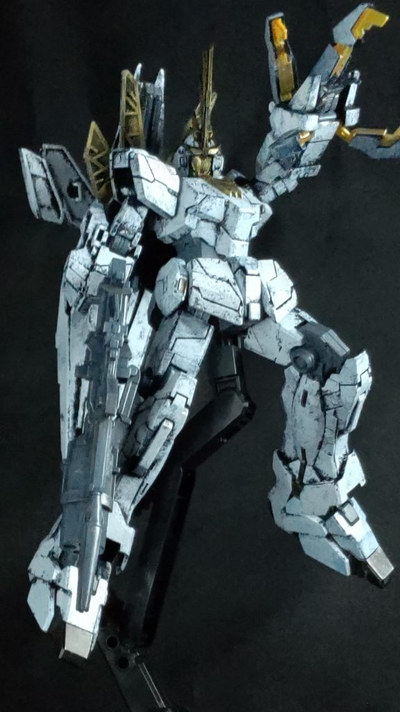 アームドアーマーで攻撃…のイメージだったのですが、なんかメテオとか撃ってきそう…( ;´･ω･`)