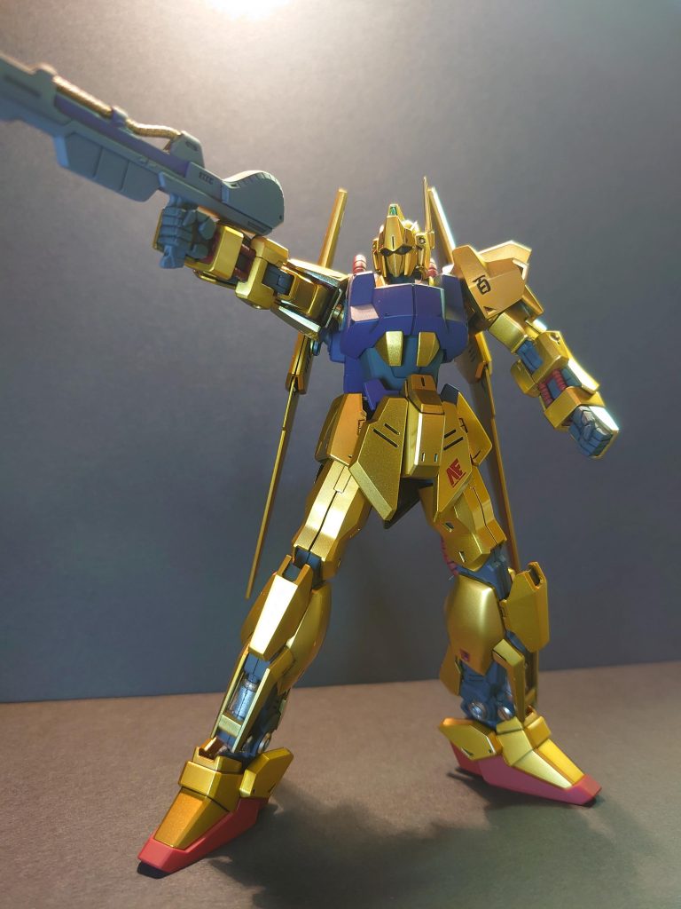 頭部やライフルのセンサー部はラピーテープを貼ってレジン液で保護とレンズ表現してみました