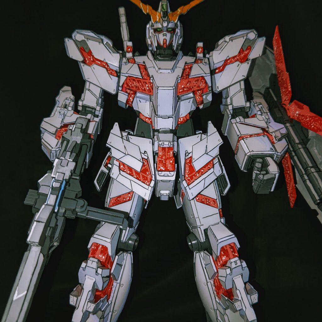 サイコフレームは、アニメのセル画を参考に。