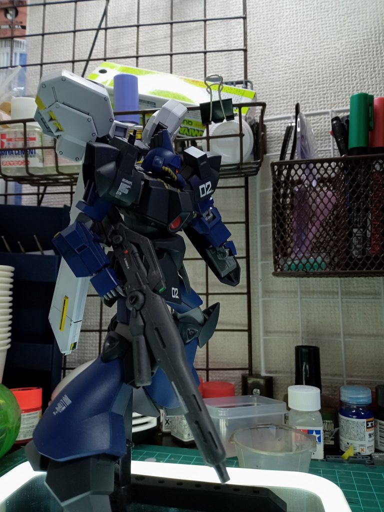 ビームマシンガン装備通常ビームライフルだと寂しかったので、ガンダムMk-2フルバーニアンのビームマシンガンを拝借