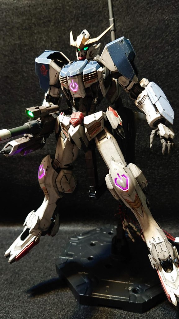 第2形態です。肩装甲の裏側も面積が広いですが、しっかりダークアイアンで塗装することでメリハリが出ます。