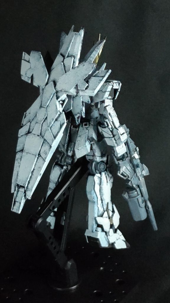 バックはこんな感じです。たてがみ風に金を増やしても良かったかもしれません。