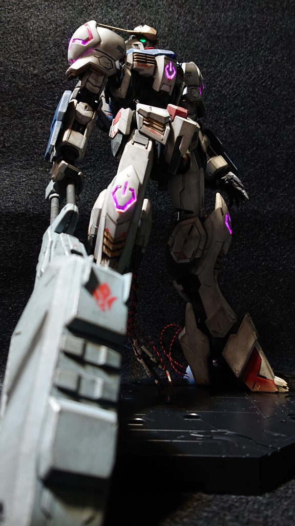 MG 1/100 ガンダムバルバトス第5形態地上戦仕様(部分塗装、電飾、ウェザリング)–3枚目/制作者:Chohnan