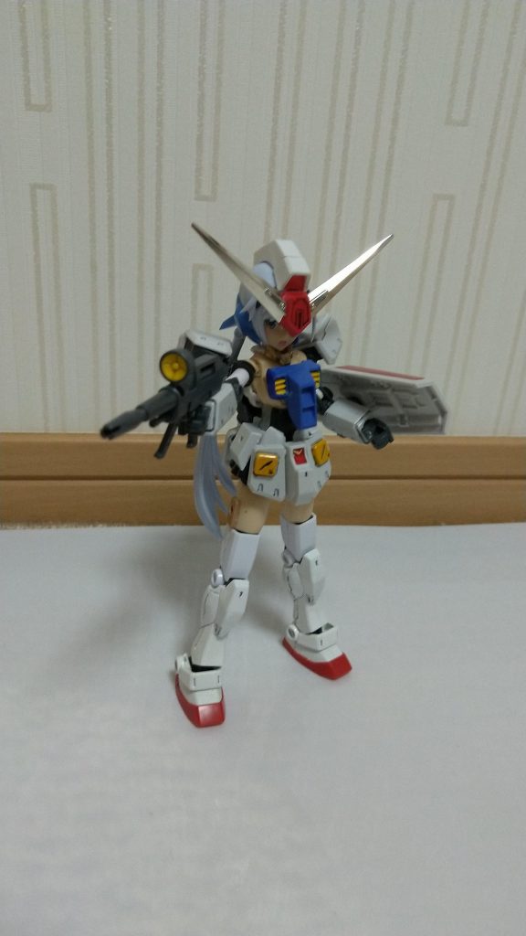 素体はスティレットの頭と轟雷の胴体。それにガンダムの胸部、脚部とジム改の肩、腕部、腰部を組み合わせver.kaぽくしてみました。頭は武者頑駄無のものです。金メッキを剥がすと銀メッキになったので、このまま使用。