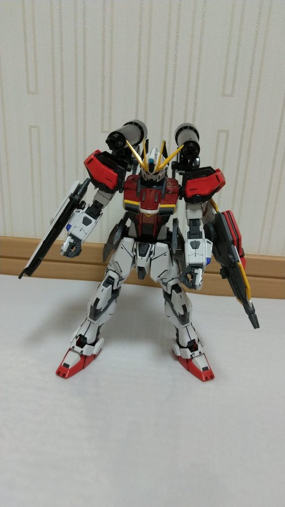 動力源がバッテリーと言うことなので、背中に実弾式のガトリングキャノンを装備しているというバッテリーに優しい設計。