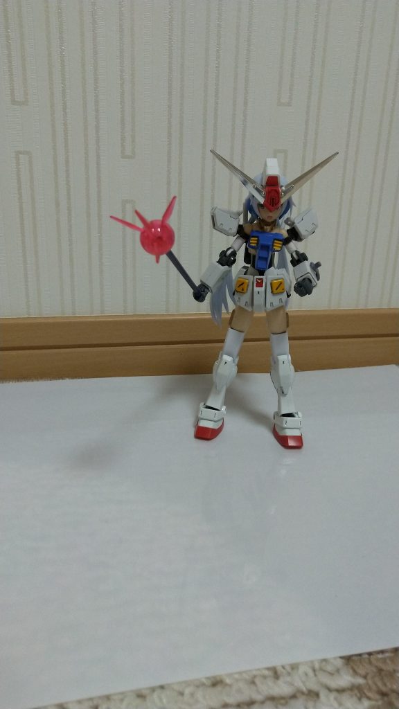 ガンダムちゃんはビームジャベリンを装備した！ペイルライダーのがあったので持たせてみました。塗り替えるのが面倒だったので、色はこのまま。