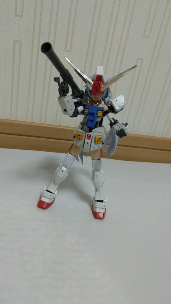 ハイパーバズーカも持てます。ガンダムちゃん「我が侭ばかり言う子はバズーカでふっ飛ばしちゃうぞ☆」