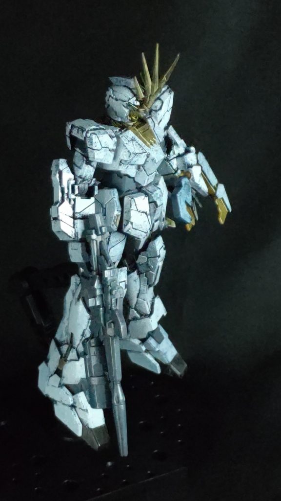 最後はバックパック無しのすっきりバージョン。この形態も割りとカッコいいと思います。