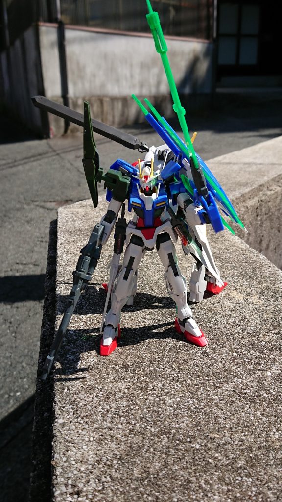 背中を託す戦士達–2枚目/制作者：友情ピエール