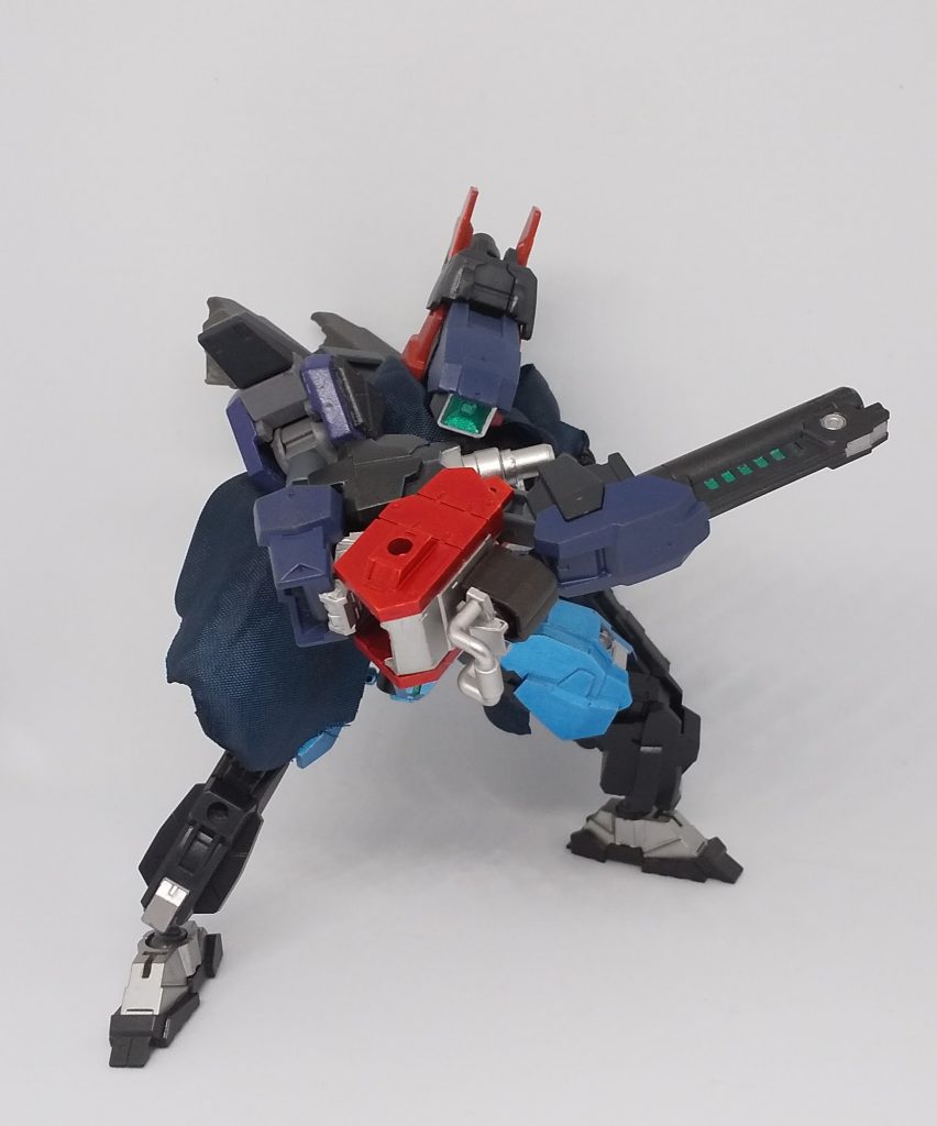 そして右腕「スプレッドバスター」にはアタッチメント部に「マキシマムアーム」を装備可能、これにより長距離射撃砲「ハイメガバースト」が可能になる。