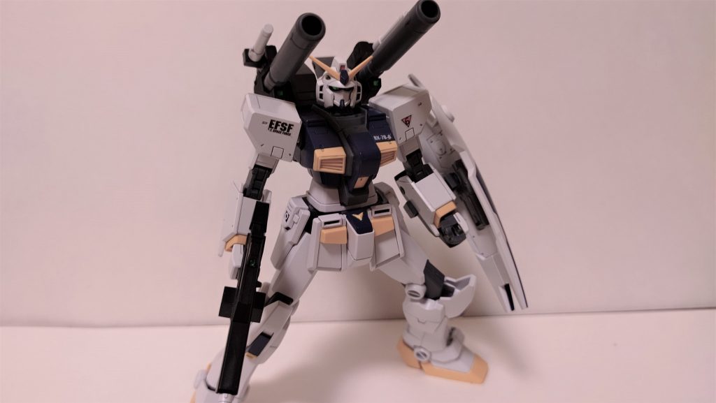 未完成版。ブランリヴァル所属機ということでEFSF表記しています。折角だから「BR」と作ってあげてもよかったかもしれません。腕のグレネード・ユニットを外して前から撮影するとカードビルダーの未完成版っぽく撮れますね