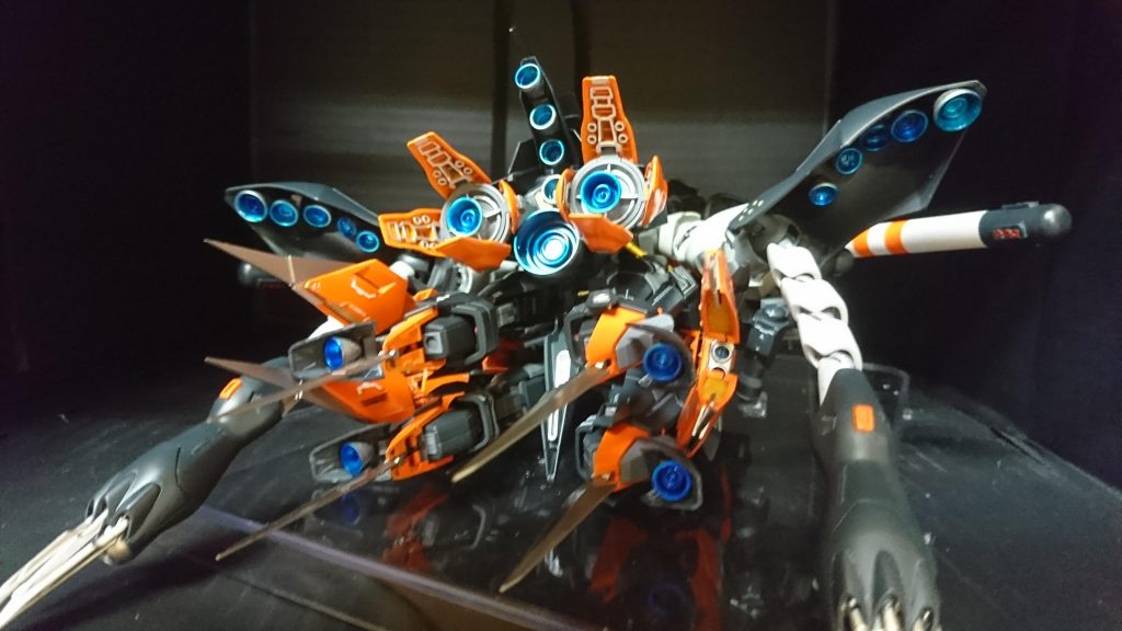 後ろは、バーニア祭りです。