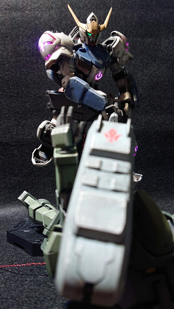 グレイズにとどめを刺すシーンの再現。