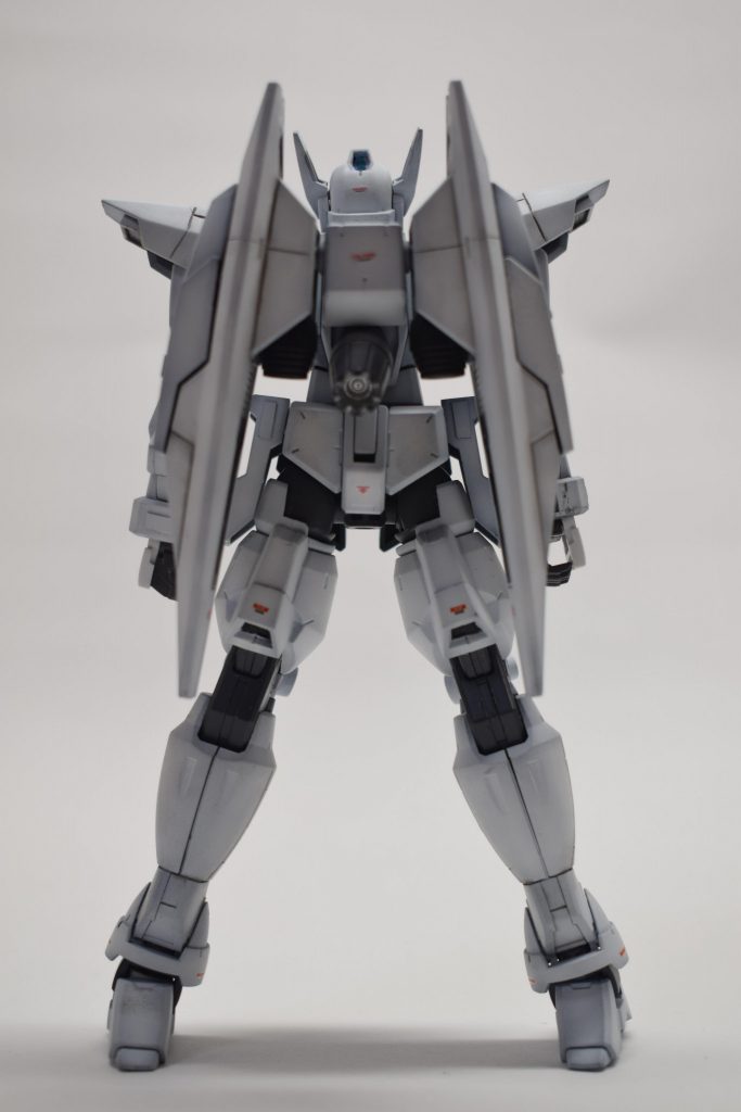バックショット。バーニアが小さかったので、ジャンクパーツに交換しました。かなりでかいのにしたので、殺人的な加速力を得たはずです。