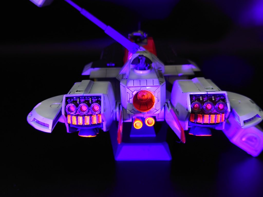 蛍光カラーを混ぜましたのでブラックライトで発光してるように見えるところがお気に入り