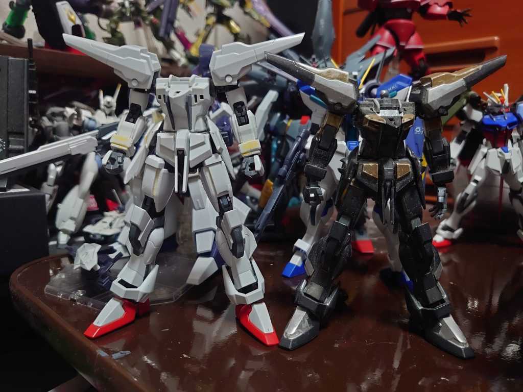 その昔に組んでいた、もう一体のビルドアカツキ（漆黒○狼風）HGCEデスティニーをフレームに見立てて、ビルドアカツキを着せこんだ感じ。頭身こうｼｭｯとした感じに。