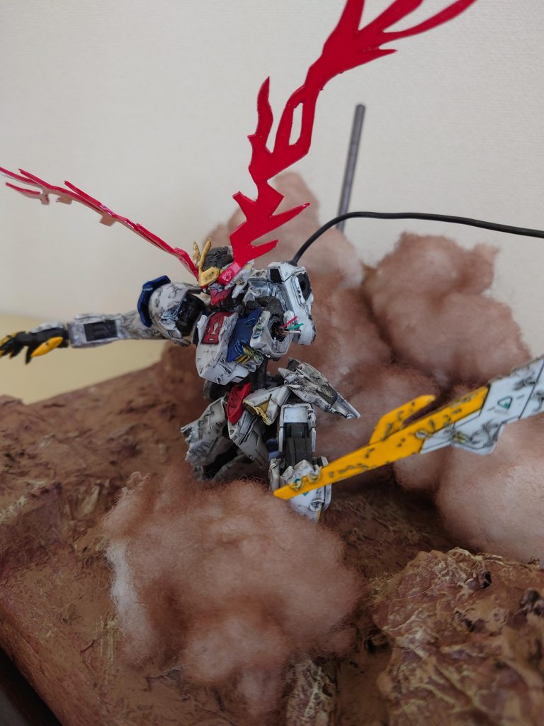 ダメージ加工はニッパー・鉄ヤスリ・ハンダゴテにて行いました。