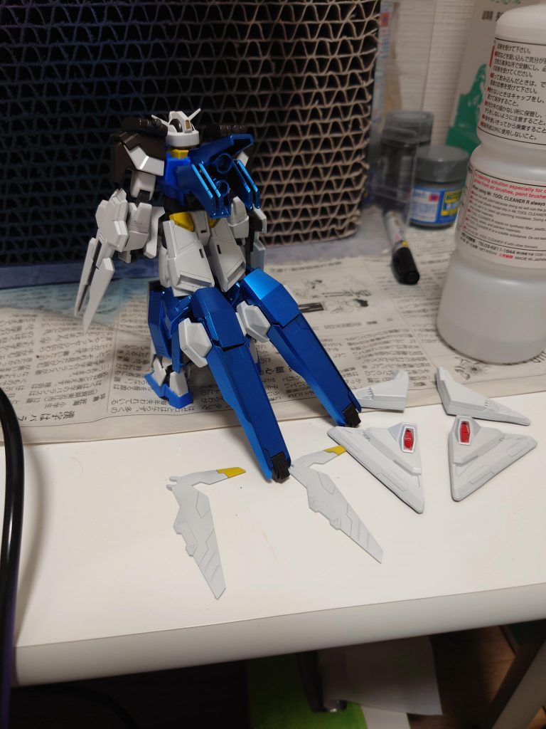 デカール貼る前の状態。デカールの位置はROBOT魂のΞを参考に貼りました。