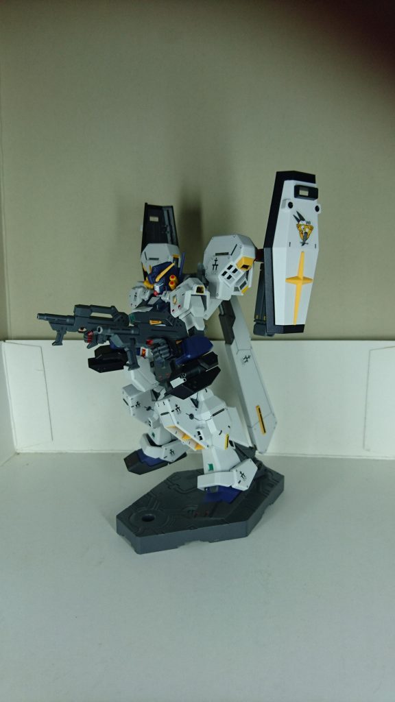 最初はジムⅢビームマスターとヘイズル改をミキシングしようとしましたが断念し、ふらっと入った模型店にいたヘイズル2号機を見つけて今回に至りました。