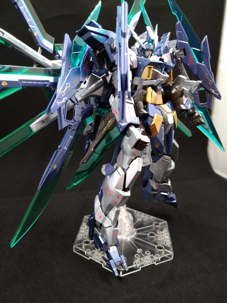 アングルから。右側腰に指した剣が見やすくなっております。