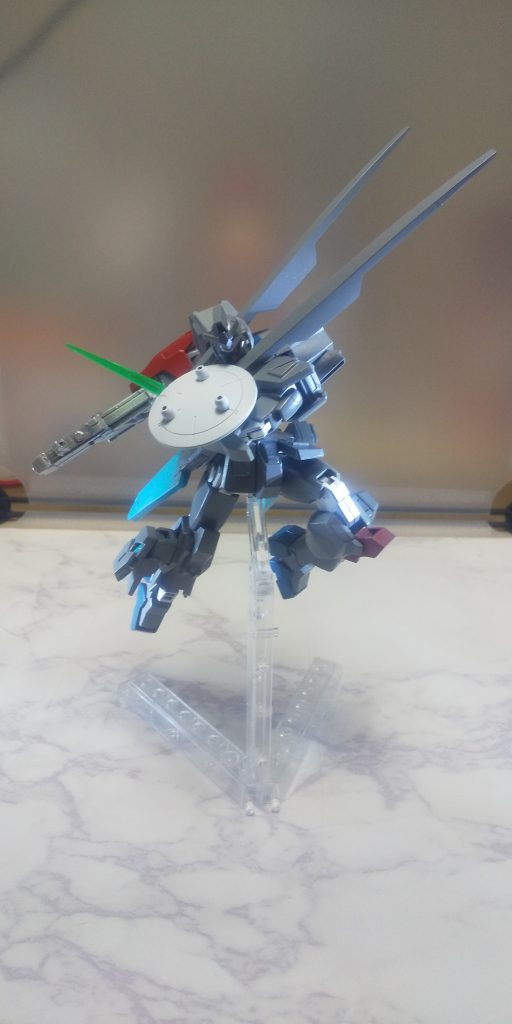 ビームライフルは原型機より大型化し、威力を上げる改良を行うとしている。そして左腕のシールドには、レグナントの大型GNビーム砲の技術を転用し、ビーム弾を歪曲させることが出来る機能を搭載する予定。