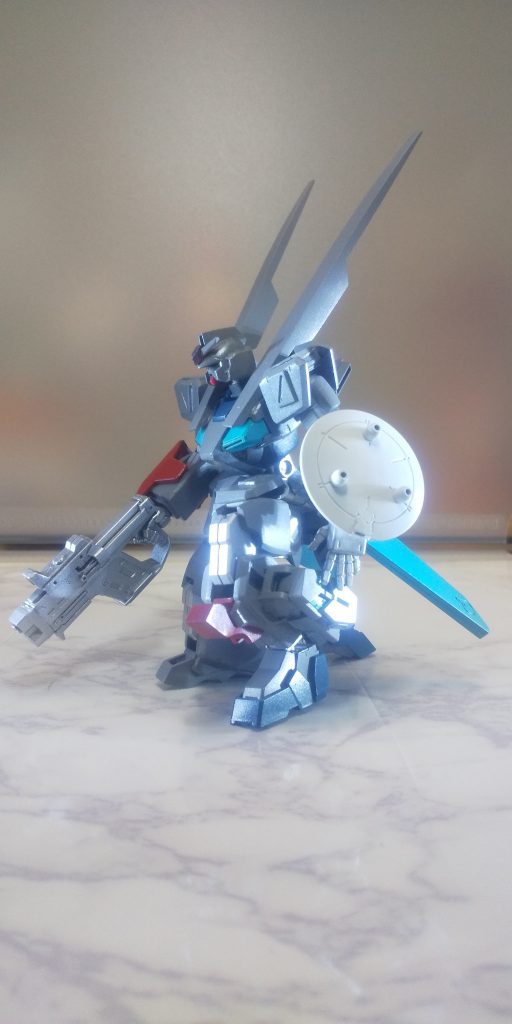 飾るための専用台座も塗って用意したのに接続軸に塗料が浸透してへし折れるトラブルが。ちくしょうめ。