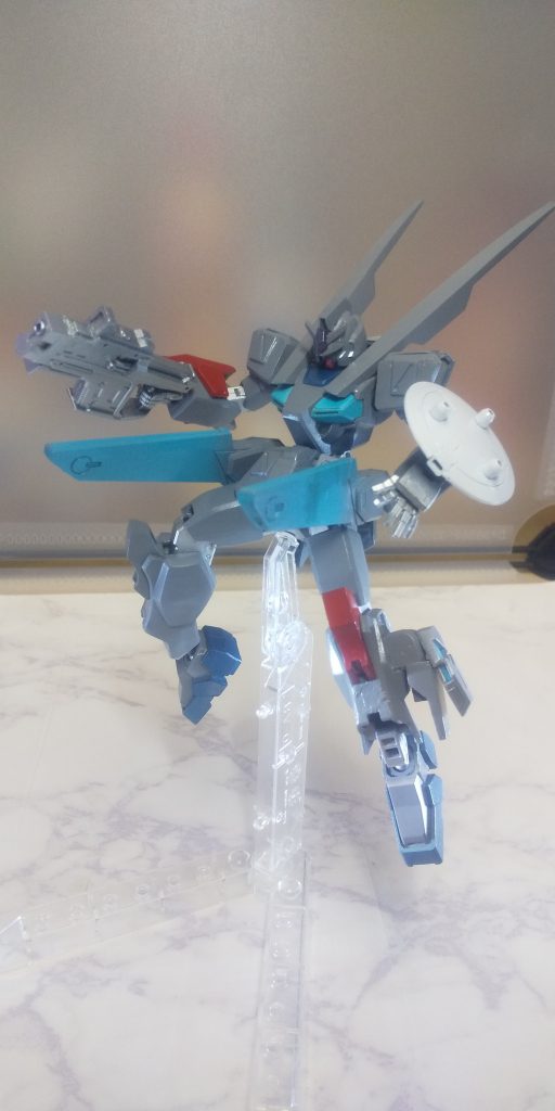 1.5ガンダムの技術を用いているため、理論上はアルヴァアロンキャノンを展開できる。しかし、粒子の消費量がコンデンサ約一個分と稼働時間に支障を与えかねないため、緊急用の兵装としての意味合いが強い。