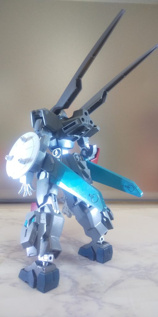 うしろすーがた。使用キットは0ガンダムガンダムEz-8フリーダムガンダムガンダムアストレイブルーフレームセカンドLユニコーンガンダムMGウイングガンダムVer.kaの筈です。