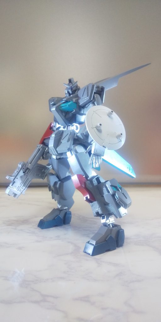 動力として想定されたのはGN粒子貯蔵タンクと腰のコンデンサ内に充填した粒子。フィールド発生装置を新たに搭載し、粒子を安定させるためにクラビカルアンテナを大型化。戦闘によりアンテナが破損した場合も鑑みて、腰のコンデンサにも同じ役割を持たせるものとしている。